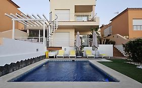 My Island Escape - Sea Views - Private Pool, Sauna